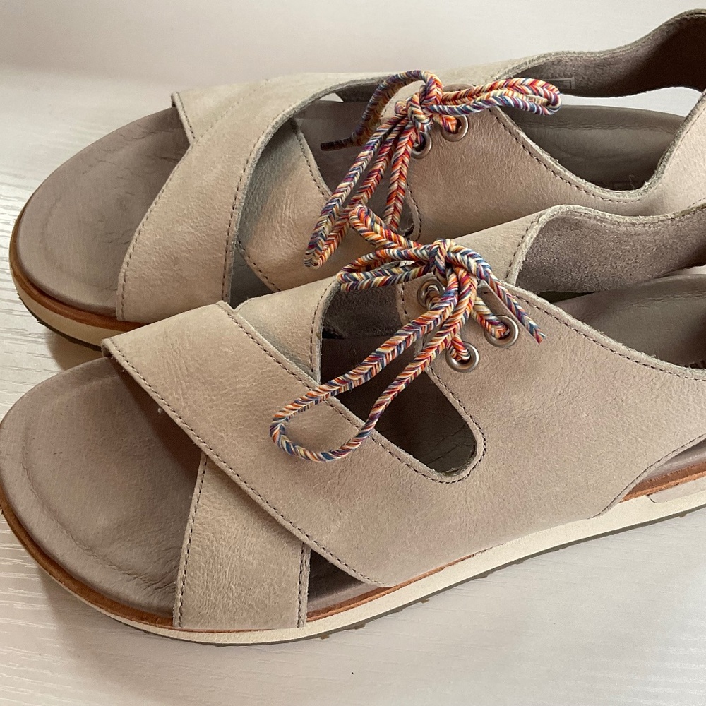 Merrell sandals size 6
